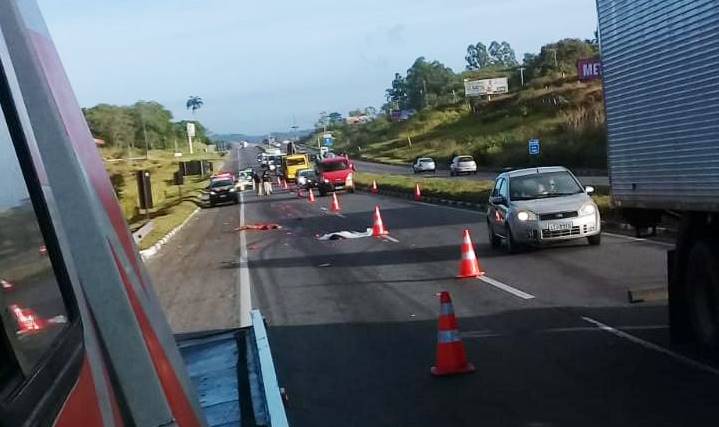 BR-324: Acidente envolvendo carro de prefeitura de Conceição do Jacuípe deixa uma pessoa morta