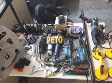 Polícia Militar prende dupla que pretendia furtar banco em Lauro de Freitas