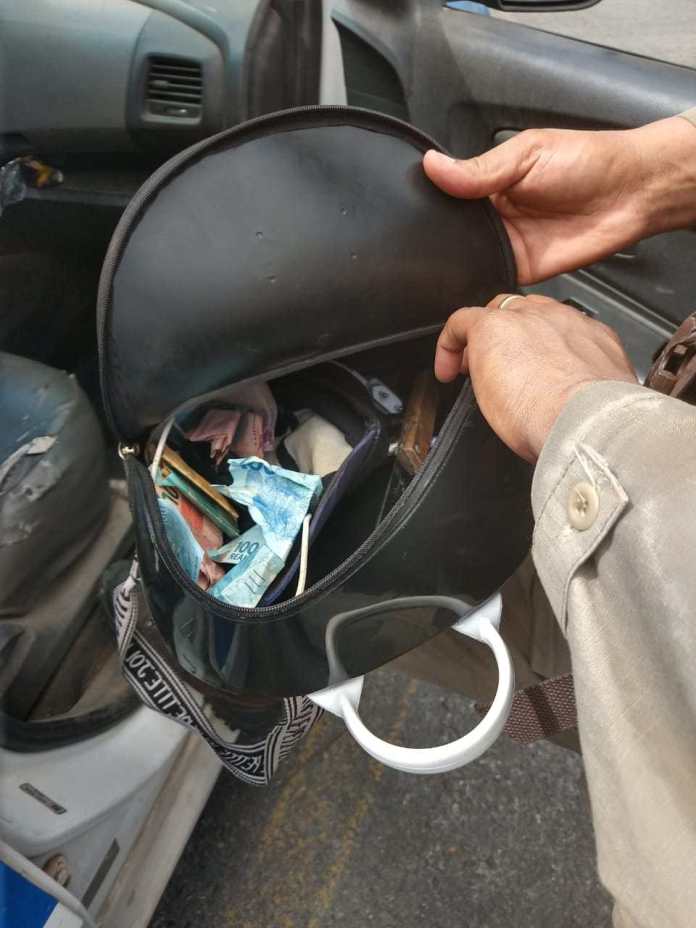 CANDEIAS: IDOSA E LOJA SÃO ASSALTADOS; SUSPEITO É DETIDO