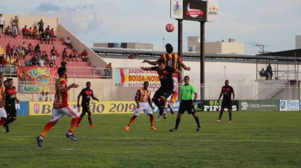 Campeonato Baiano: Vitória empata e assume liderança