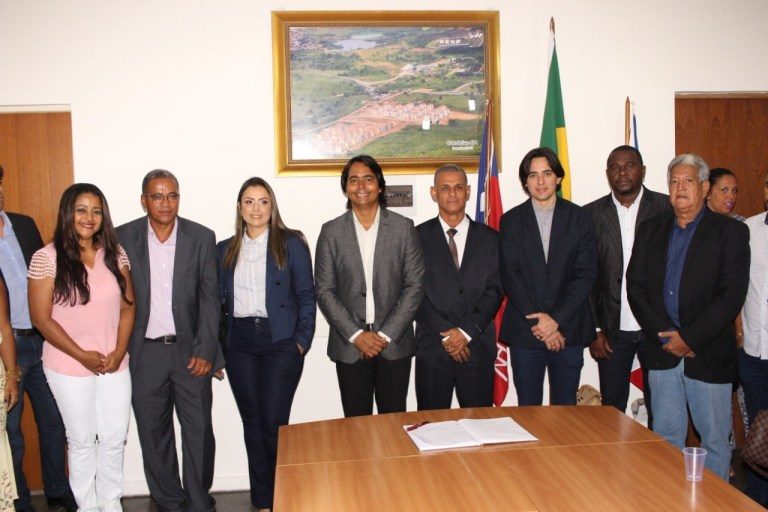 CANDEIAS: SOLENIDADE NA PREFEITURA NOMEIA NOVOS SECRETÁRIOS