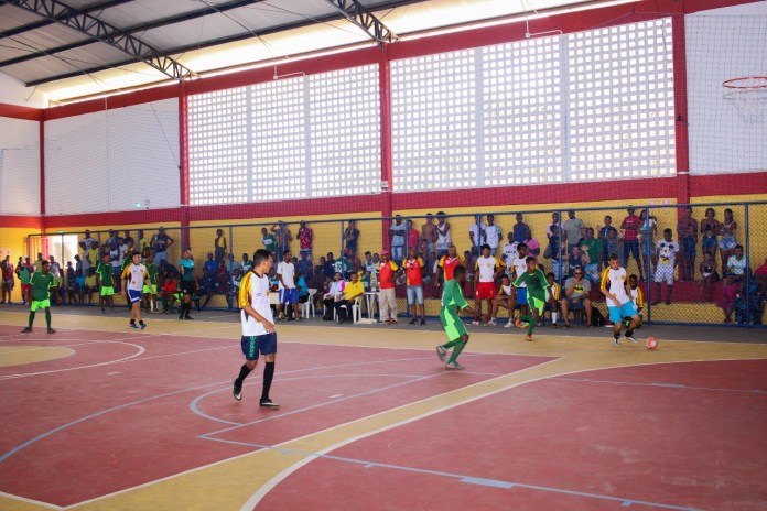 CANDEIAS: GINÁSIO POLIESPORTIVO É INAUGURADO NA CAROBA