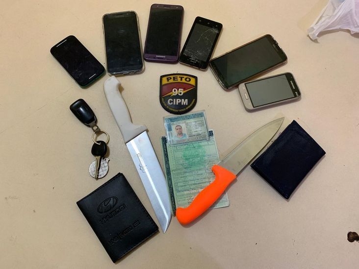 SÃO S. DO PASSÉ: INTEGRANTES DA BAMOR SÃO DETIDOS APÓS ESPANCAREM JOVEM; FACAS SÃO APREENDIDAS