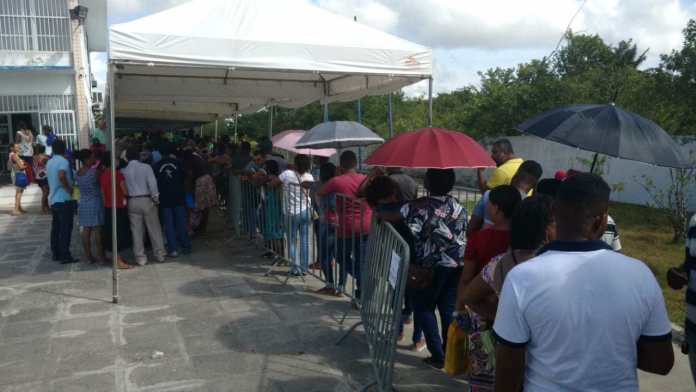 CANDEIAS: ELEITORES ENFRENTAM FILAS PARA FAZER O RECADASTRAMENTO BIOMÉTRICO; PRAZO ENCERRA AMANHÃ (22)