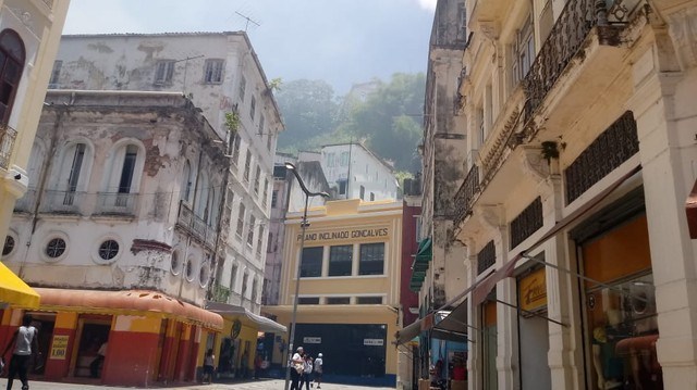 INCÊNDIO ATINGE VEGETAÇÃO PERTO DO PLANO INCLINADO GONÇALVES