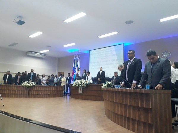 CANDEIAS: SESSÃO SOLENE ABRE OS TRABALHOS LEGISLATIVOS DA CÂMARA DE VEREADORES