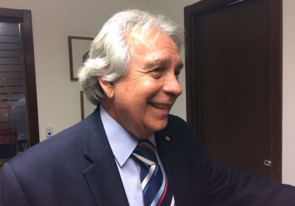 Paulo Magalhães toma posse na Câmara após articulação de Otto