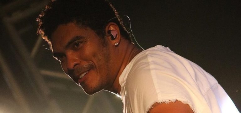 Denny Denan sente dor e cancela desfile na Barra