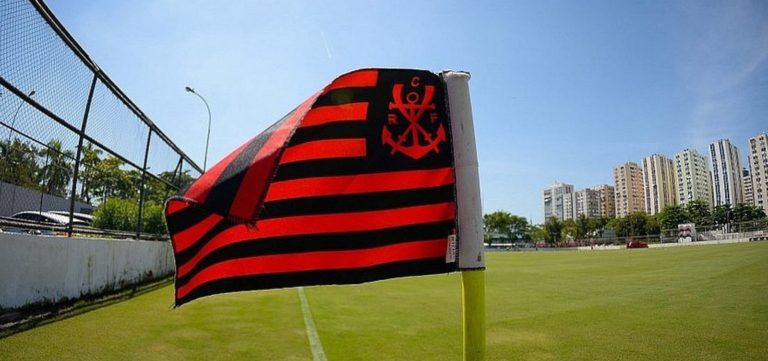 Pouco mais de um mês após incêndio, base do Flamengo retoma atividades