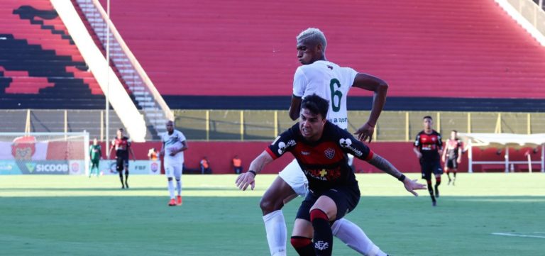 Vitória é surpreendido, perde para o Flu de Feira e está eliminado do Baianão