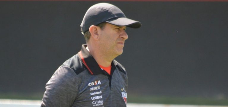 Vitória anuncia Cláudio Tencati como novo treinador