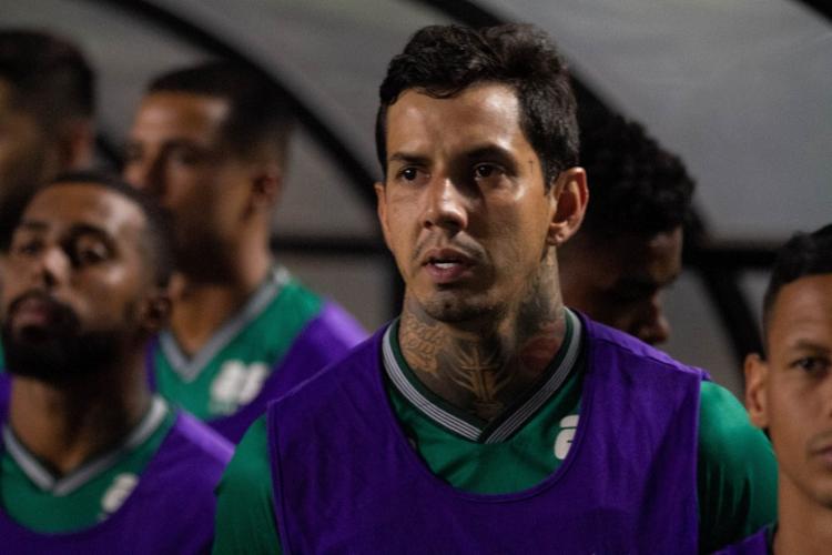 Vitória confirma retorno do zagueiro Victor Ramos