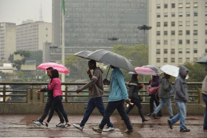 Forte chuva deixa Grande São Paulo em estado de atenção