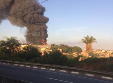 Incêndio atinge fábrica de colchões em Valéria