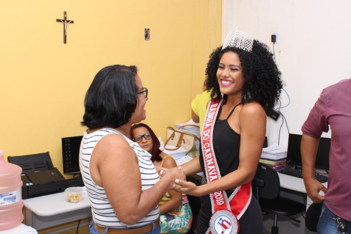 Candeias: Jessie visita idosos e recebe Moção de Aplausos na Câmara