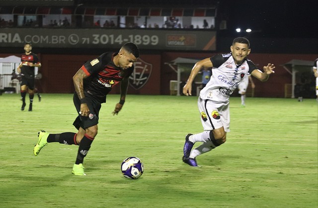 Copa do Nordeste: Vitória dá vexame em casa e perde por 3 a 1