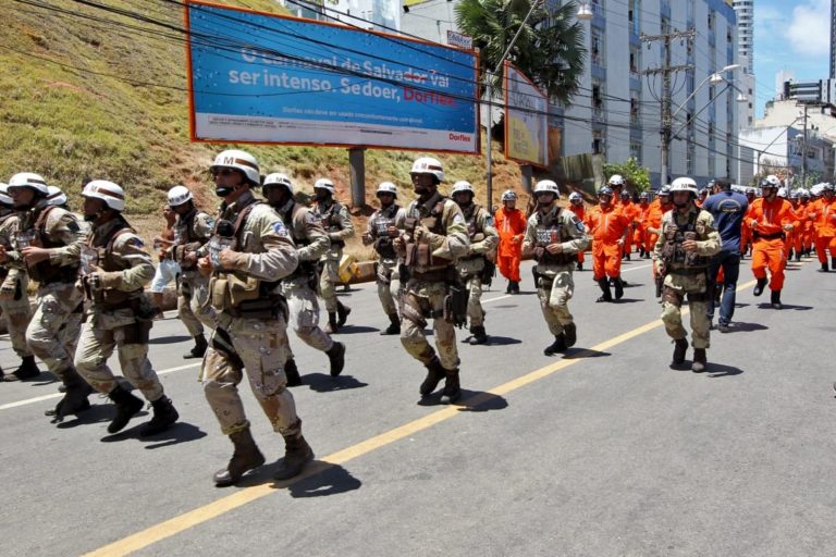 Polícia Militar reúne corporação em tradicional feijoada no circuito Barra-Ondina