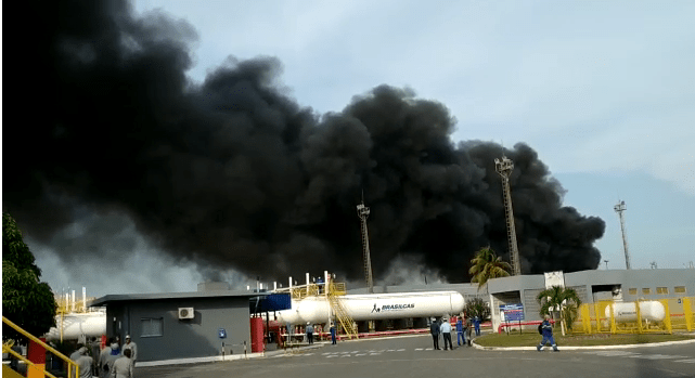 SÃO F. DO CONDE: INCÊNDIO ATINGE TANQUE NA RLAM