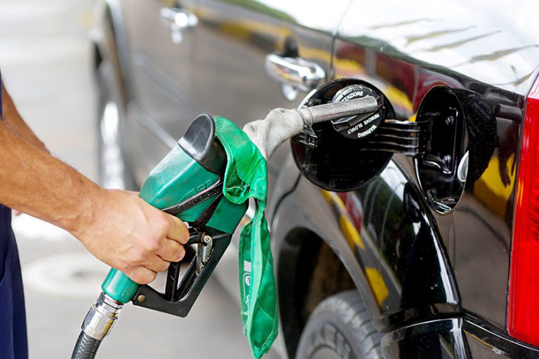 Preços da gasolina e etanol sobem com volta de impostos