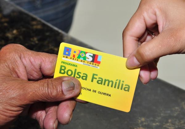 Bolsa Família acrescenta 808 mil famílias desde recriação por Lula