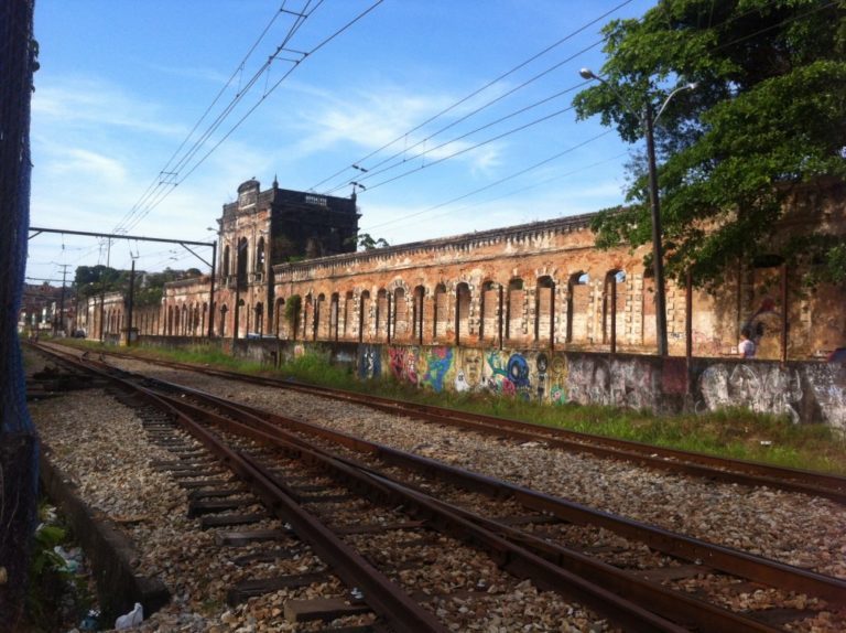 Candeias: VLI inicia manutenção em linha férrea; trecho da Av. Antônio Paterson fica interditado até o fim da tarde