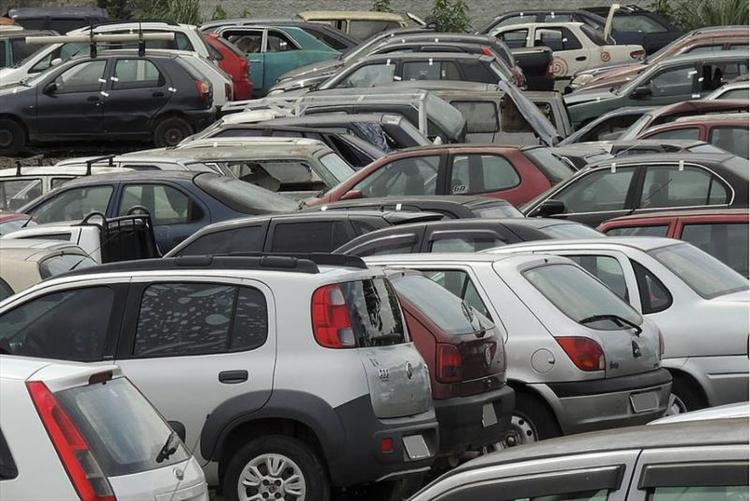 Senado aprova isenção de IPVA para carros com mais de 20 anos