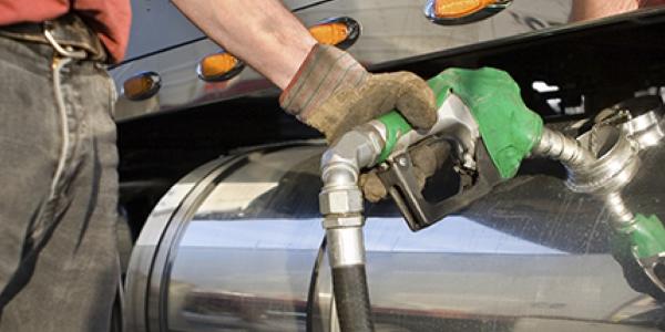 Petrobras reduz em R$ 0,44 valor do diesel e em R$ 0,40 o da gasolina