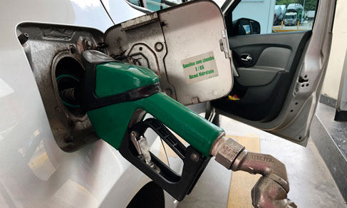 Preços da gasolina e do etanol voltam a subir nos postos após 4 semanas de queda