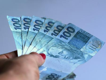 Salário mínimo deve subir para ao menos R$ 1.412 em 2024; veja tudo o que muda