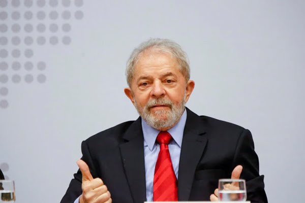 Governo Lula pretende manter salário mínimo em R$ 1.302 e desistir de aumento adicional