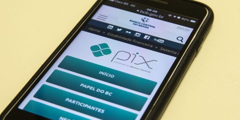Pix tem maior queda de transações desde 2020