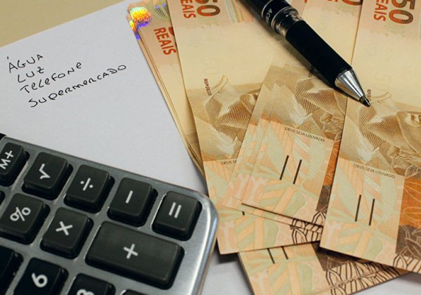 Receita paga hoje 3º lote de restituição do Imposto de Renda