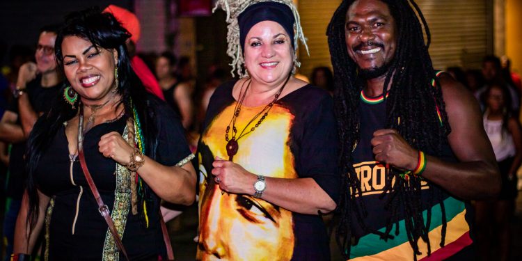 Candeias: Domingo na praça foi de muito reggae e energia positiva