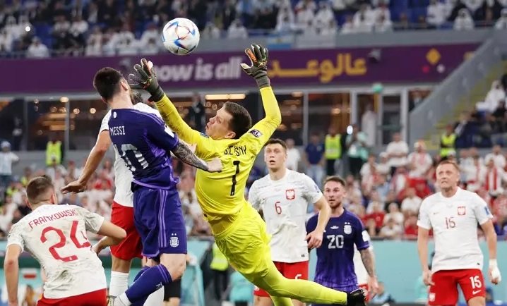 Argentina domina a Polônia, vence e garante vaga nas oitavas da Copa; poloneses também avançam