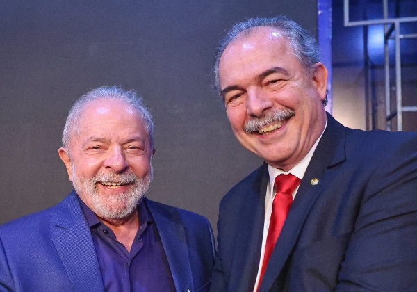 Lula confirma Mercadante como presidente do BNDES e fala sobre fim das privatizações