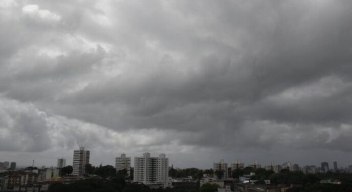 Defesa Civil emite alerta para chuva na Bahia e outros 3 estados