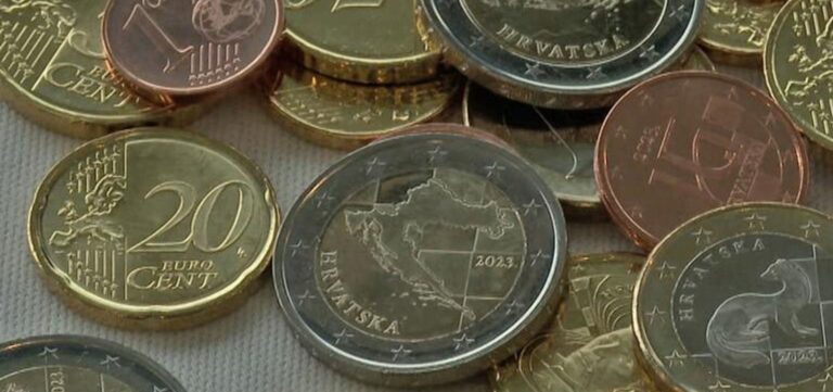 Croácia adota euro e entra no espaço de livre circulação europeu