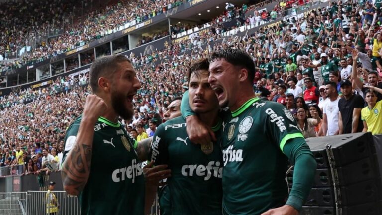 Palmeiras bate Flamengo em jogo frenético e é campeão da Supercopa do Brasil