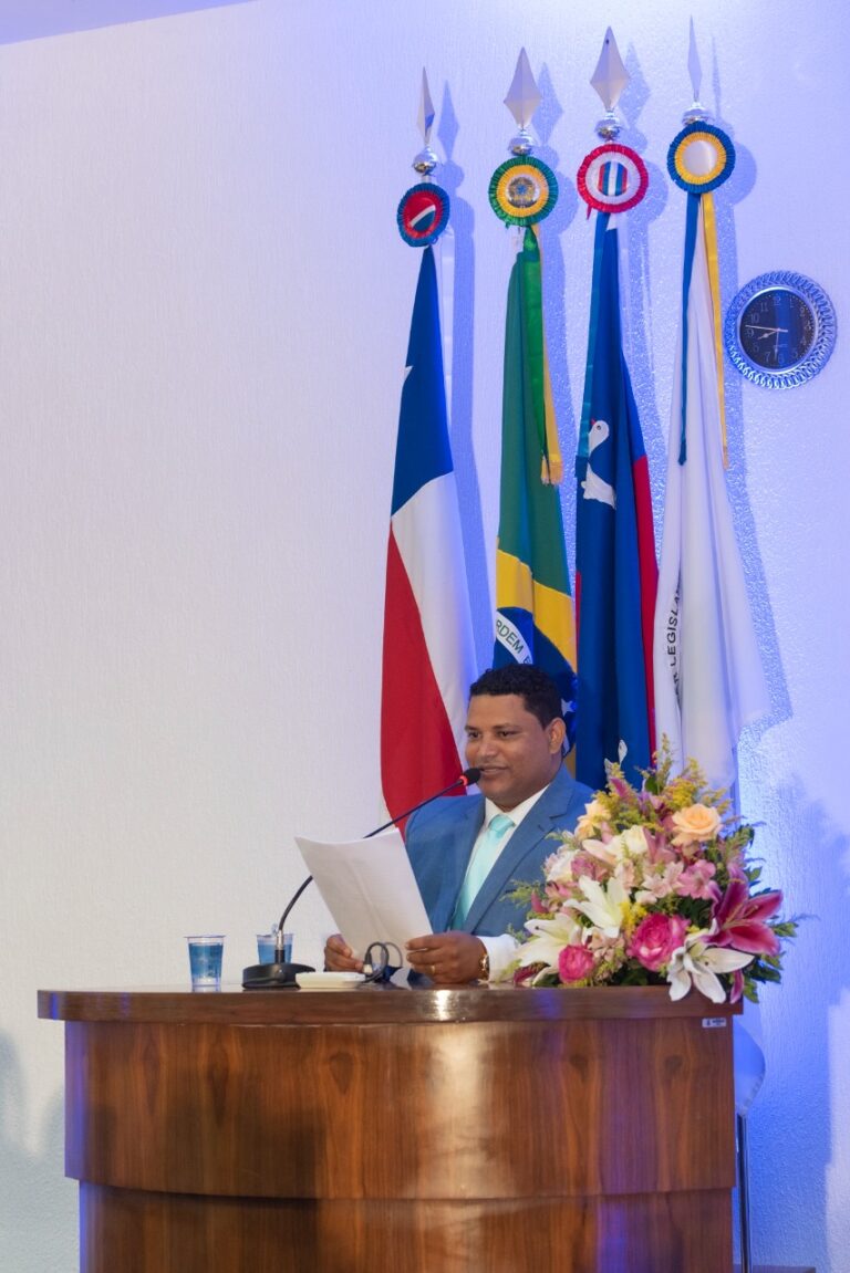 Valdir Cruz realiza sessão extraordinária em 1º dia como presidente da Casa