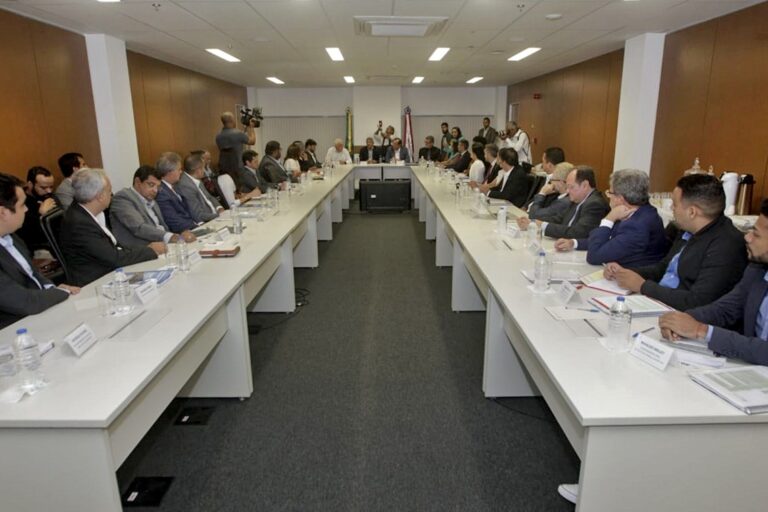 Jerônimo reúne secretariado e estabelece metas para os primeiros cem dias de governo