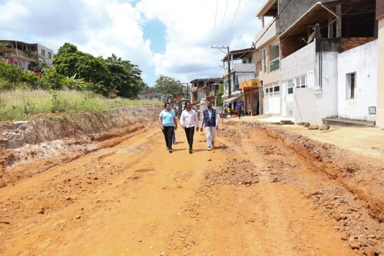 Candeias: Prefeito inicia o ano fiscalizando obras do Mirante  Wanderley Araujo Pinho