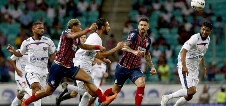 Bahia vira no fim do jogo e já está classificado para semi do Baianão