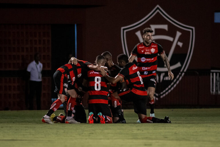 Vitória vence Jacobinense no Barradão e se distancia do Z-2