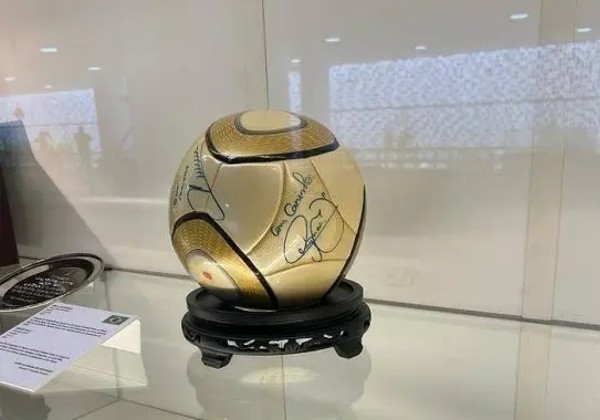 Polícia recupera bola assinada por Neymar e roubada durante ataques golpistas