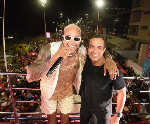 Léo Santana leva multidão ao Pipoco de Ondina até a Barra