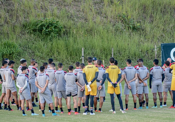 Vitória enfrenta o Jacuipense neste domingo por vaga no G4 do Baianão