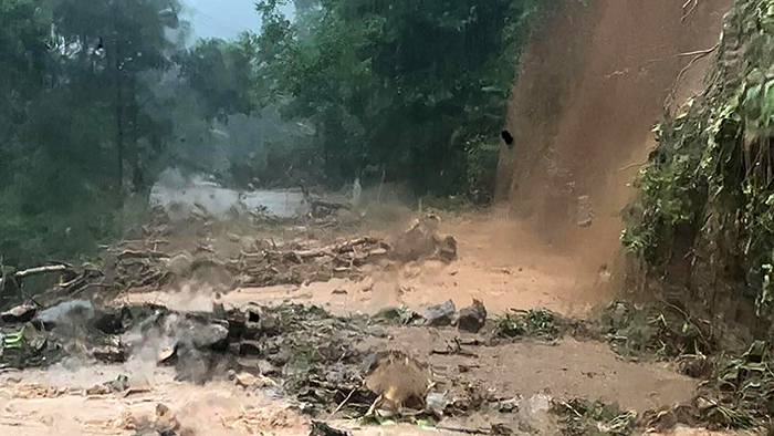 Chuva deixa ao menos 36 mortos no litoral de São Paulo