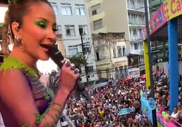 Claudia Leitte puxa trio pipoca no circuito Osmar e atrai grande público