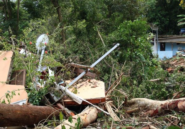 Governo de São Paulo registra 54 mortes após temporal no litoral norte