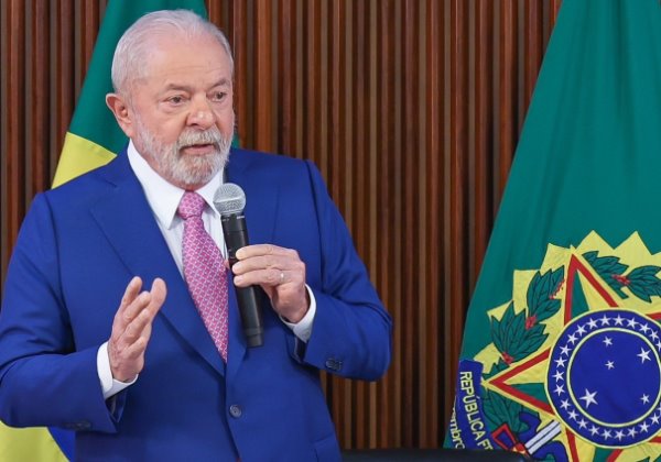 No aniversário do partido, Lula diz que PT voltou para governar sem ódio